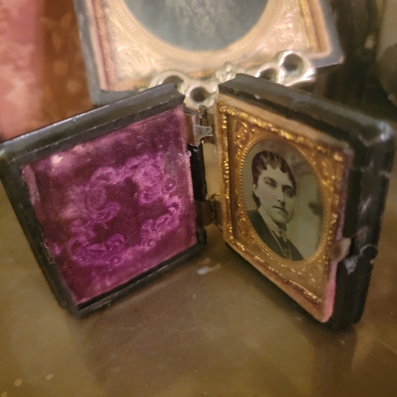 Antique 19th Century Daguerreotype photographSmall broken. I have others avail - Picture 12 of 14